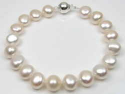 Náramek z bílých perel